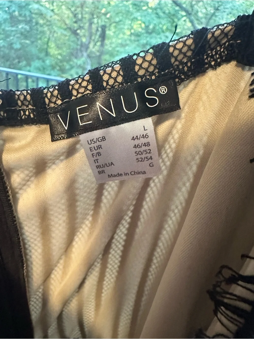 VENUS black lace